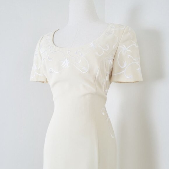 80s Pastel Yellow Mini Dress Embroidered Short Sleeve Scoop Neckline Fitted - Picture 7 of 14